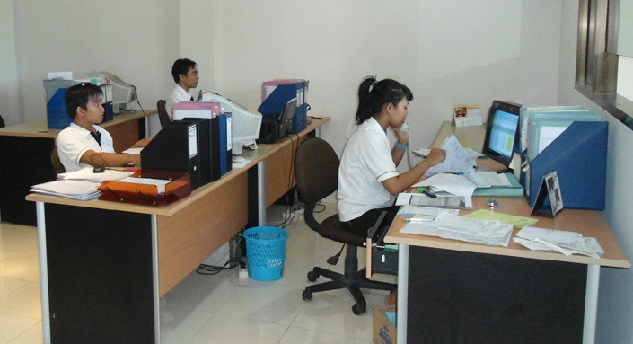 Our team of cargo experts are available today to discuss your freight forward requirements